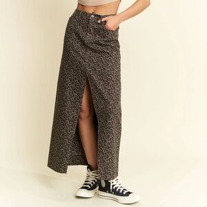 LEOPARD PRINT FRONT SLIT SKIRT